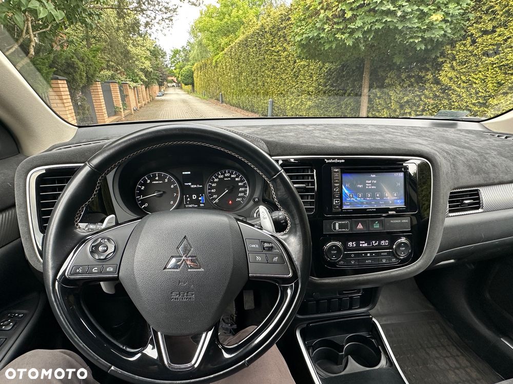 Mitsubishi Outlander - 18