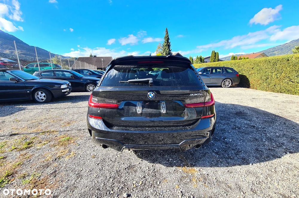 BMW Seria 3 330e xDrive M Sport - 8