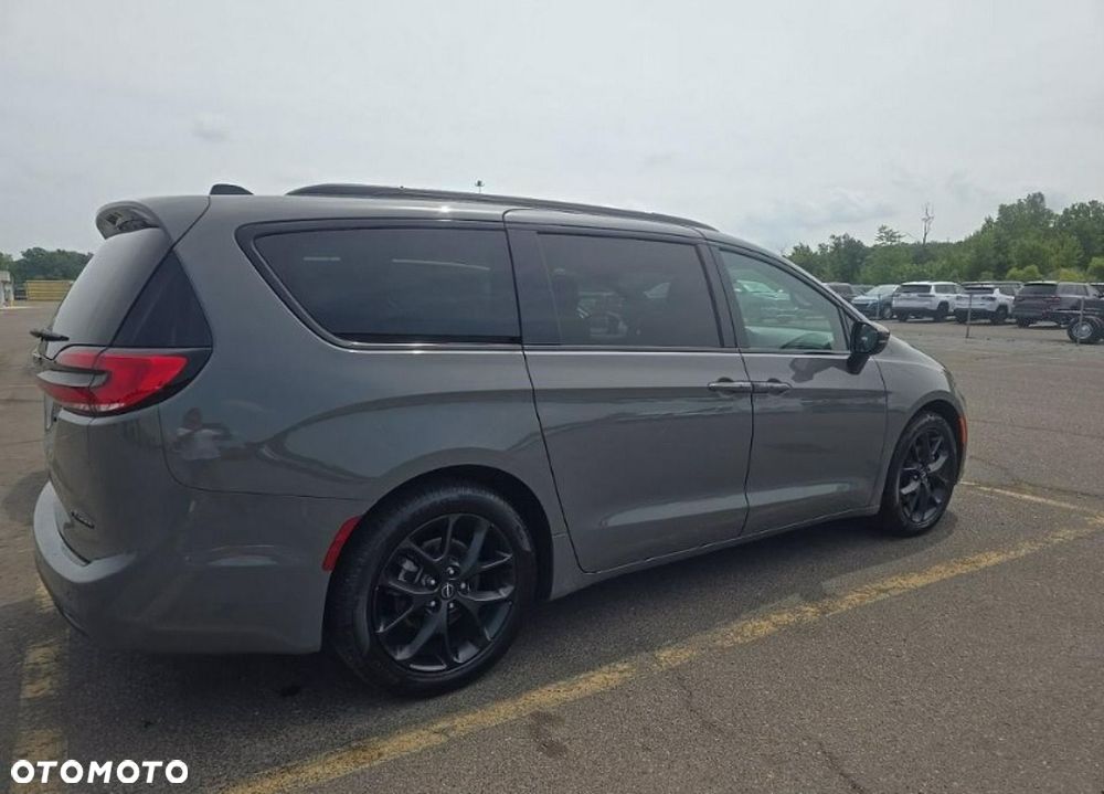 Chrysler Pacifica - 4