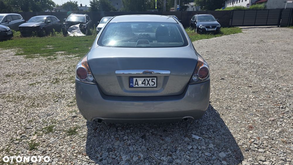 Nissan Altima - 10