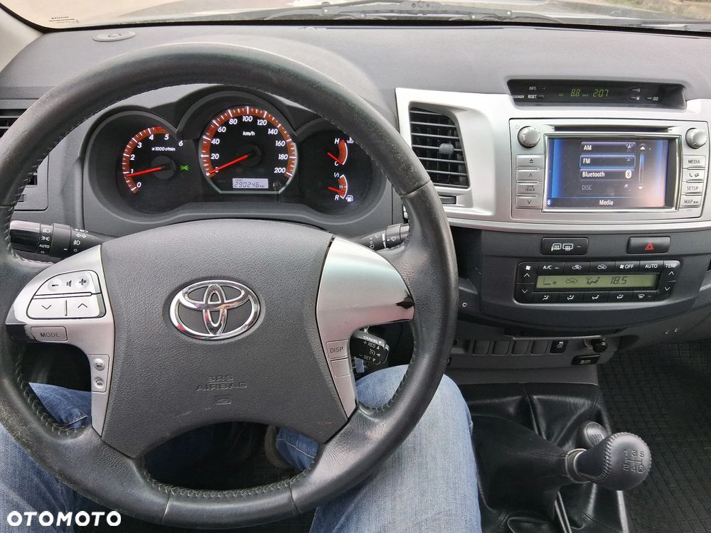 Toyota Hilux 3.0 D-4D SR5 - 11