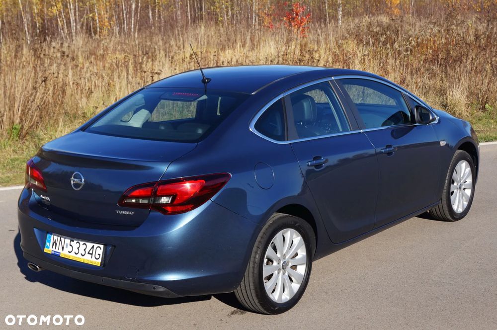 Opel Astra IV 1.4 T Executive EU6 - 6