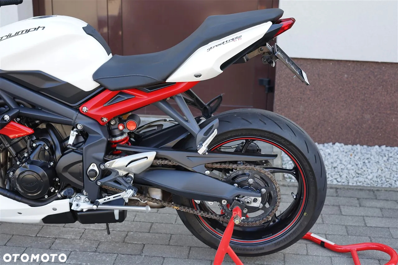 Triumph Street Triple - 23