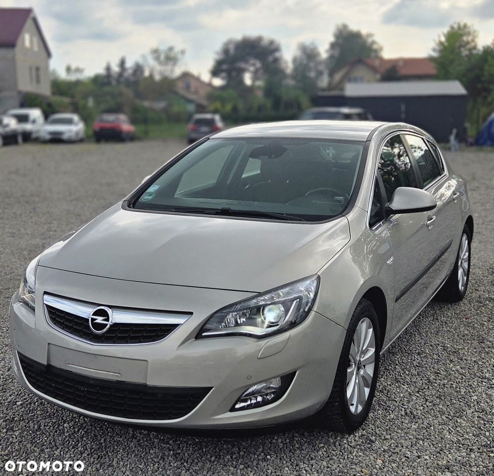 Opel Astra 1.6 T Cosmo - 4