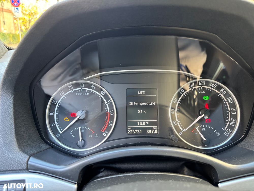 Skoda Octavia Combi 2.0 TDI RS DSG - 9