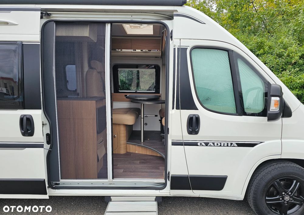 Adria TWIN 600 LUX Zimowy Hak MAX doposażony - 9
