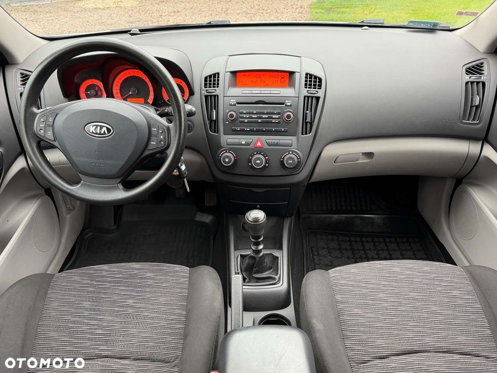 Kia Ceed - 10