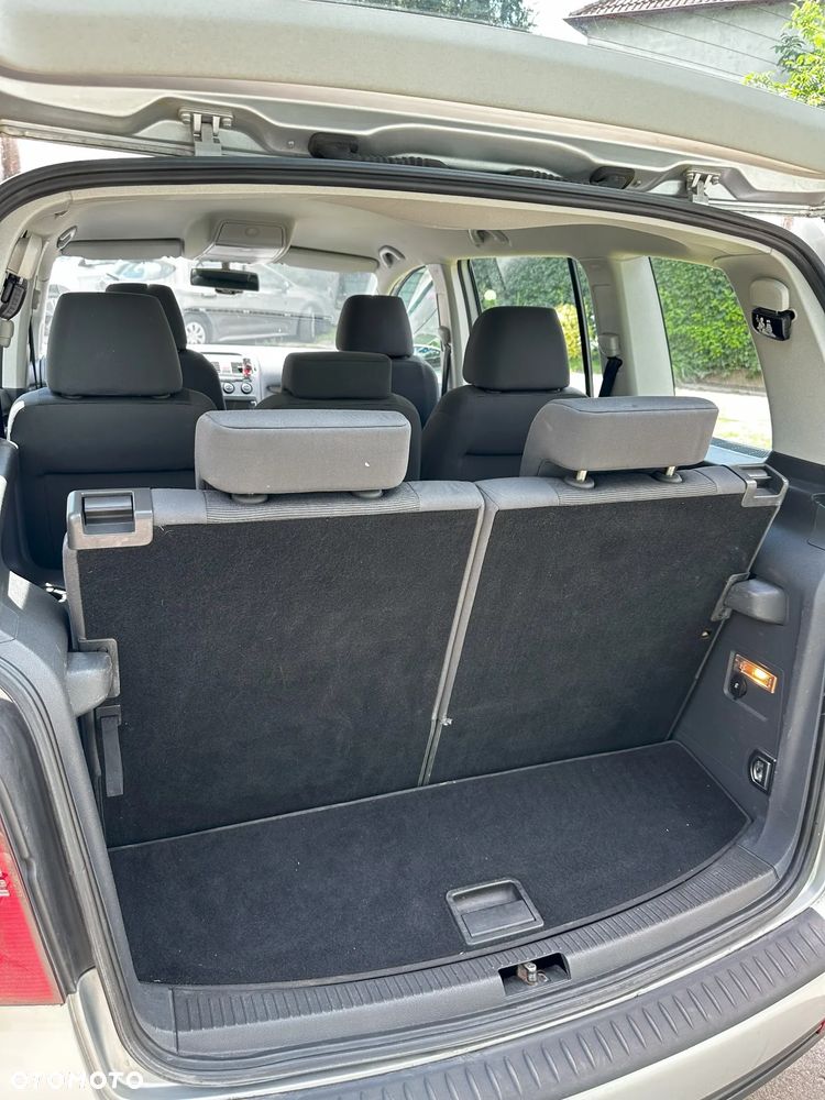 Volkswagen Touran 1.6 Conceptline - 9