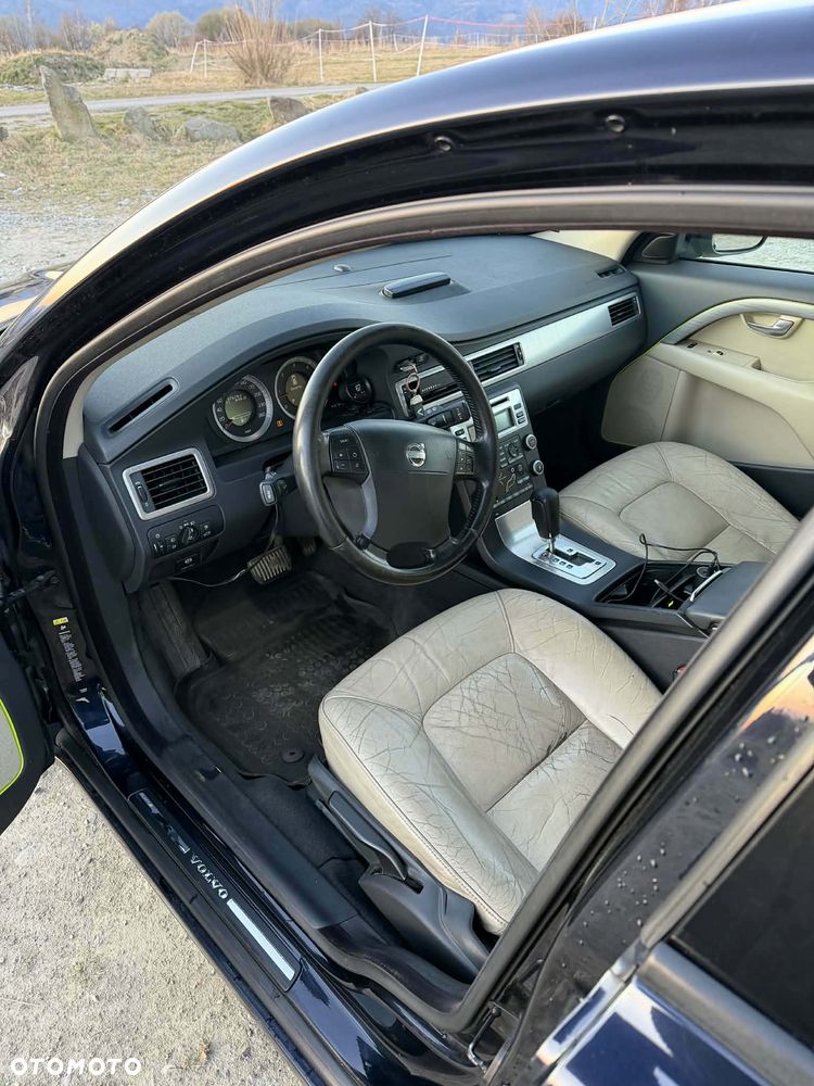Volvo V70 D5 Momentum - 6