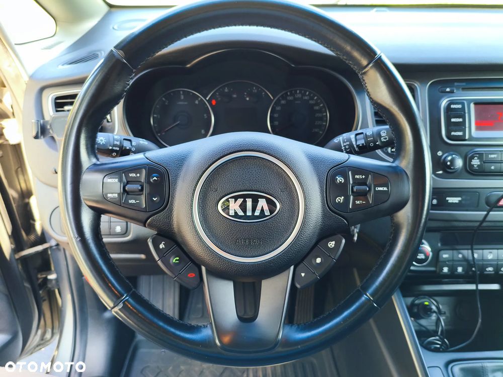 Kia Carens - 24