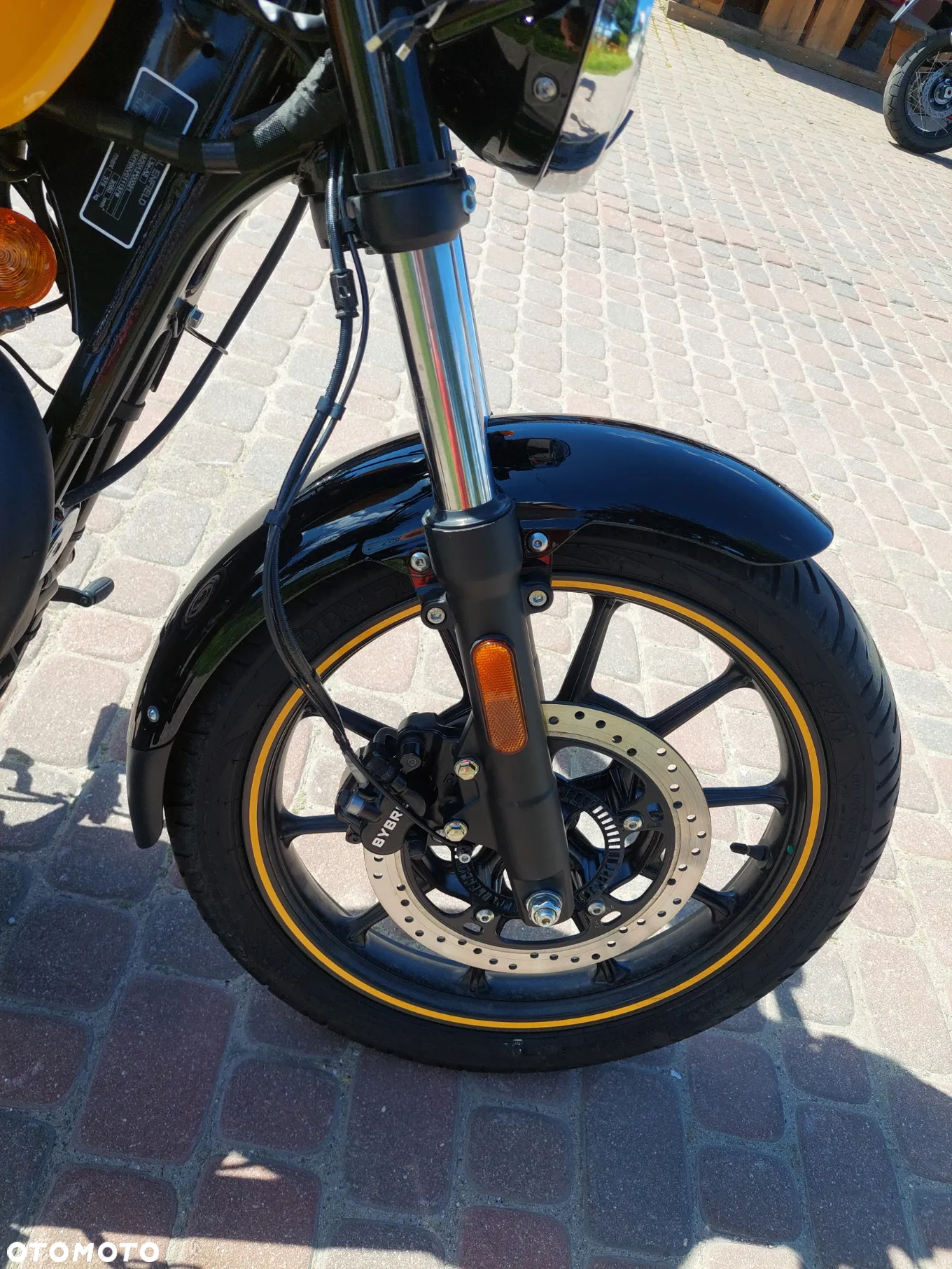 Royal Enfield Meteor - 11