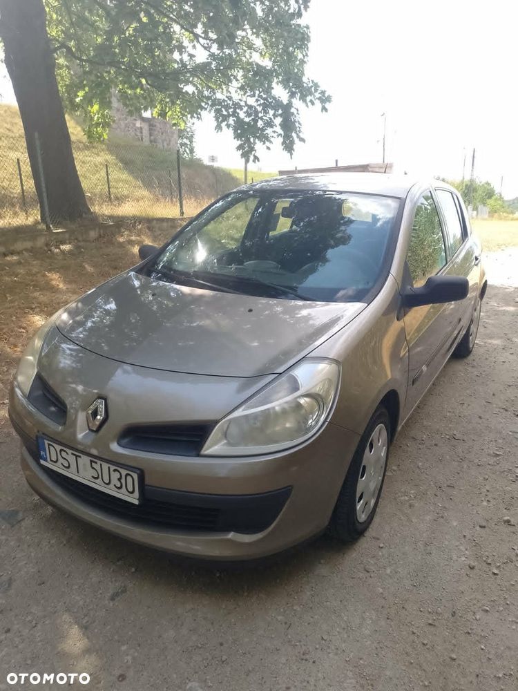 Renault Clio 1.2 16V Alize - 1