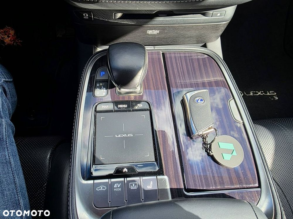 Lexus LS 500h Business Edition AWD - 26