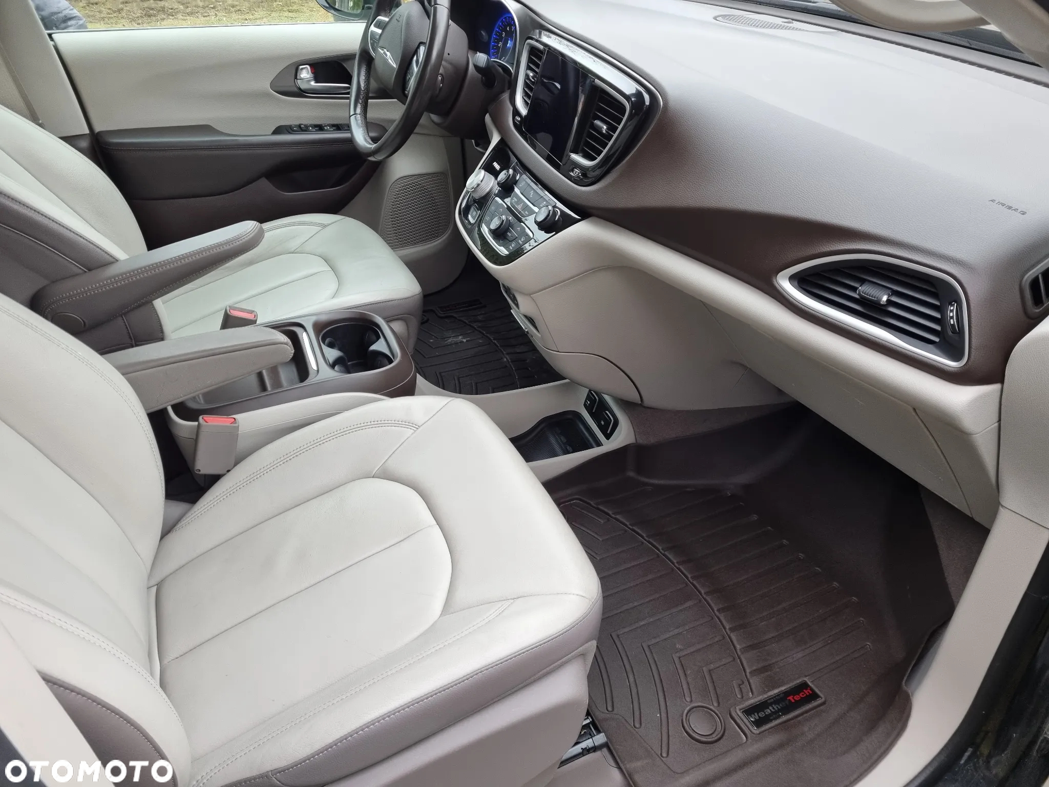 Chrysler Pacifica - 6