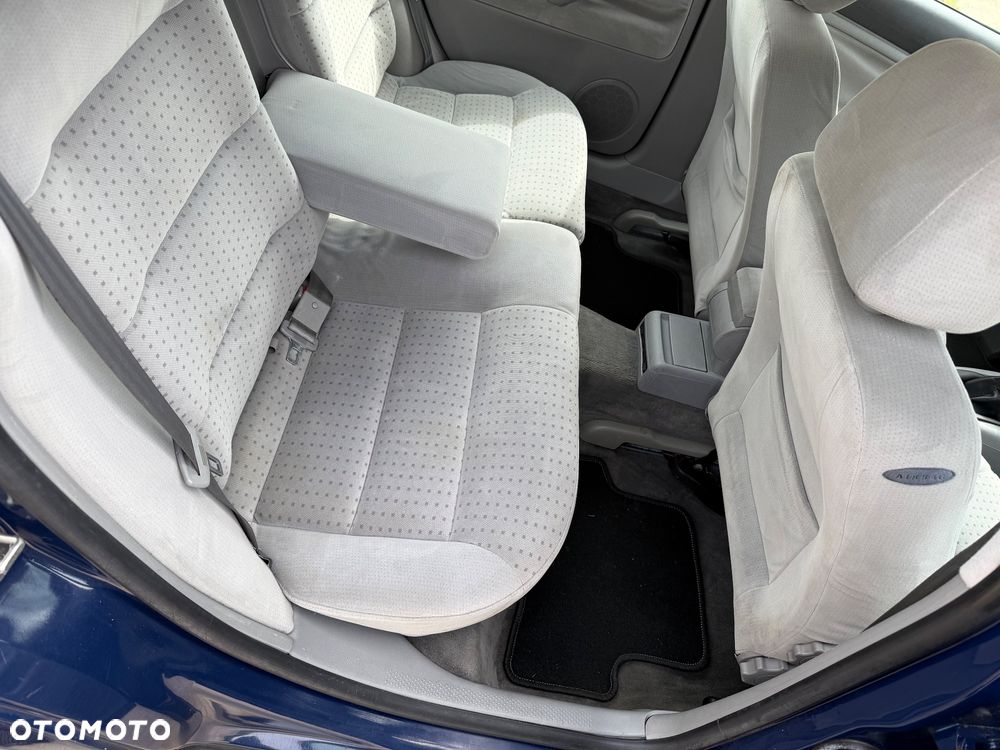 Volkswagen Passat 1.8 Comfortline - 23