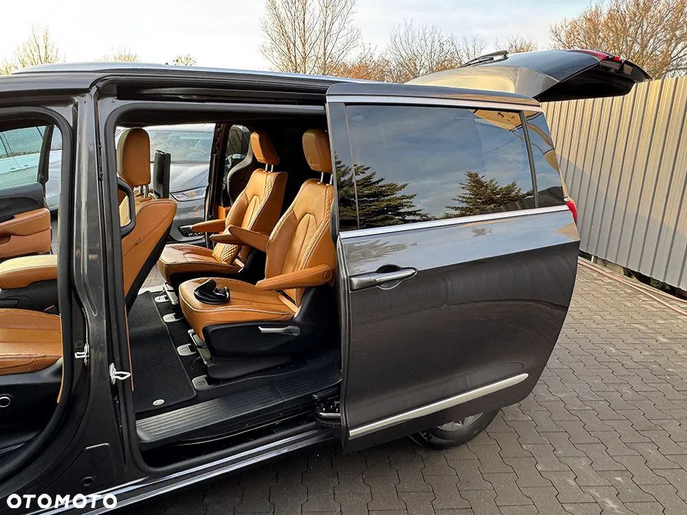 Chrysler Pacifica - 25