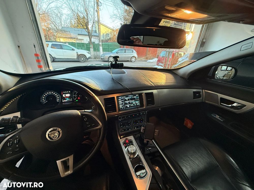 Jaguar XF 2.2D Premium Luxury - 11