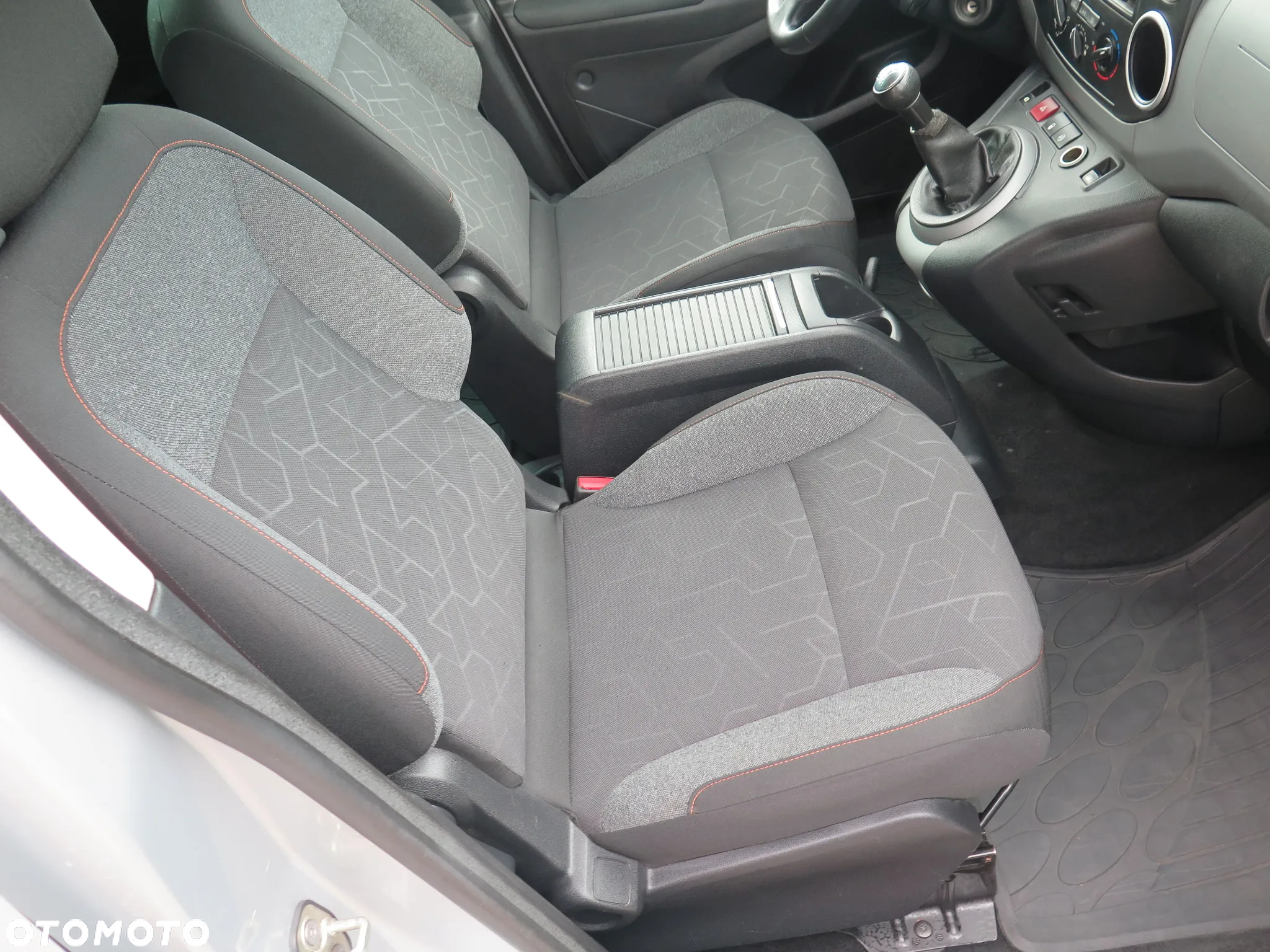 Peugeot Partner 1.6 BlueHDi Active - 28