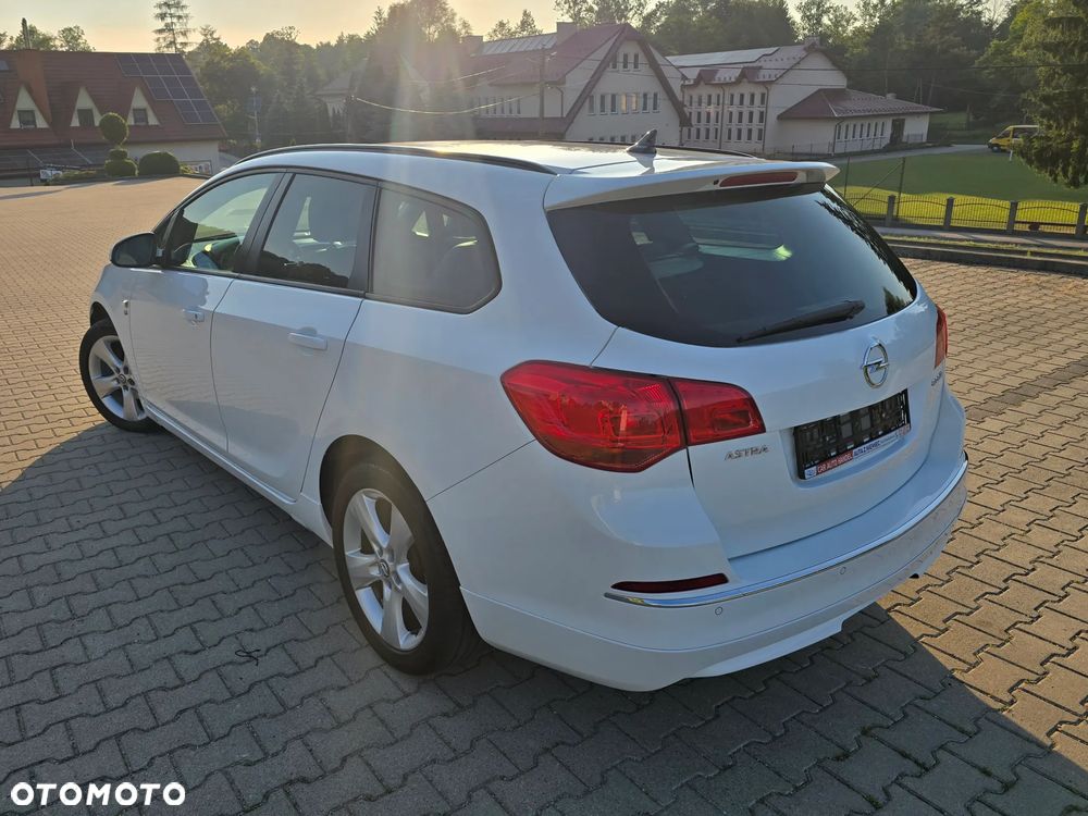 Opel Astra 1.4 T Cosmo - 14