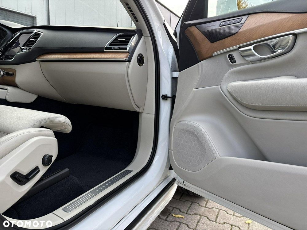 Volvo XC 90 - 21
