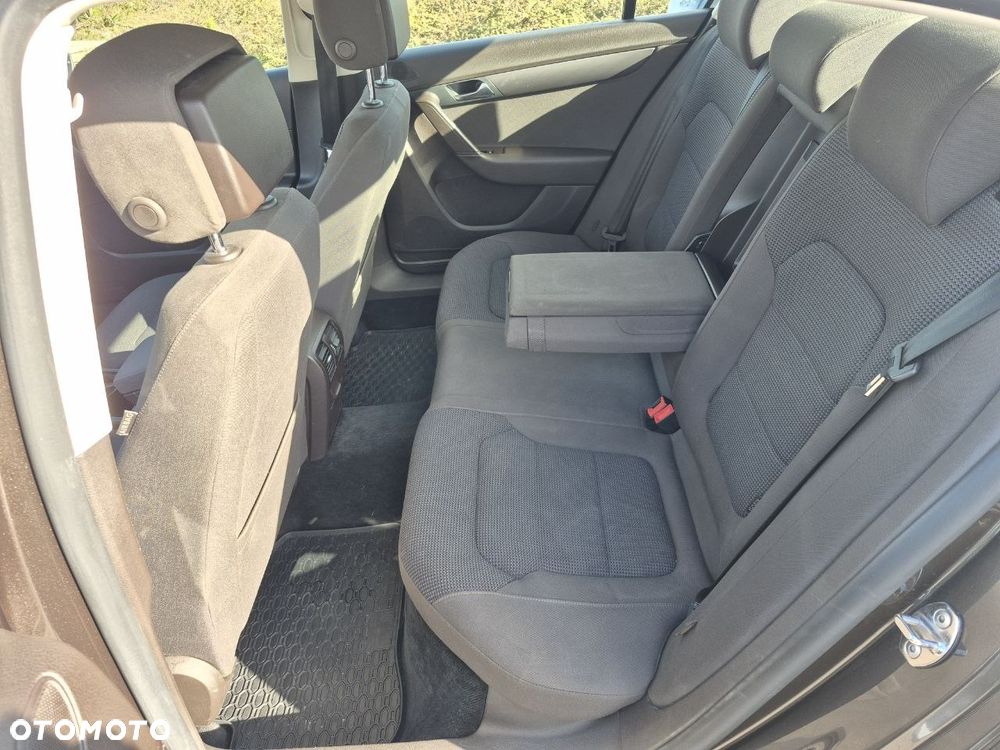 Volkswagen Passat 2.0 TDI Comfortline - 24