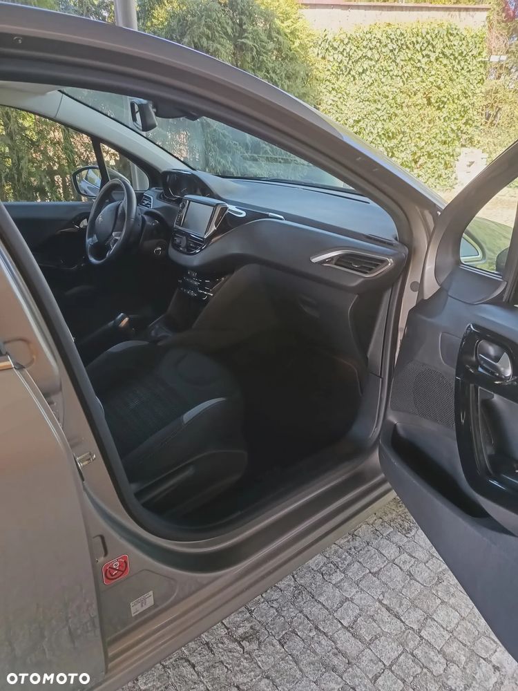 Peugeot 208 PureTech 82 Allure - 11