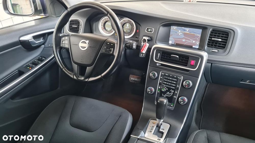 Volvo V60 D5 AWD Geartronic Momentum - 19