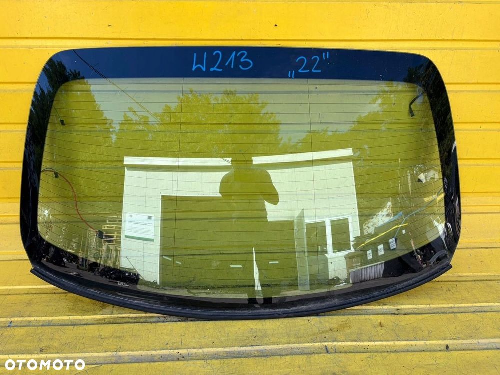 MERCEDES E-KLASA W213 SZYBA KAROSERYJNA TYŁ SEDAN A2136706100 - 1