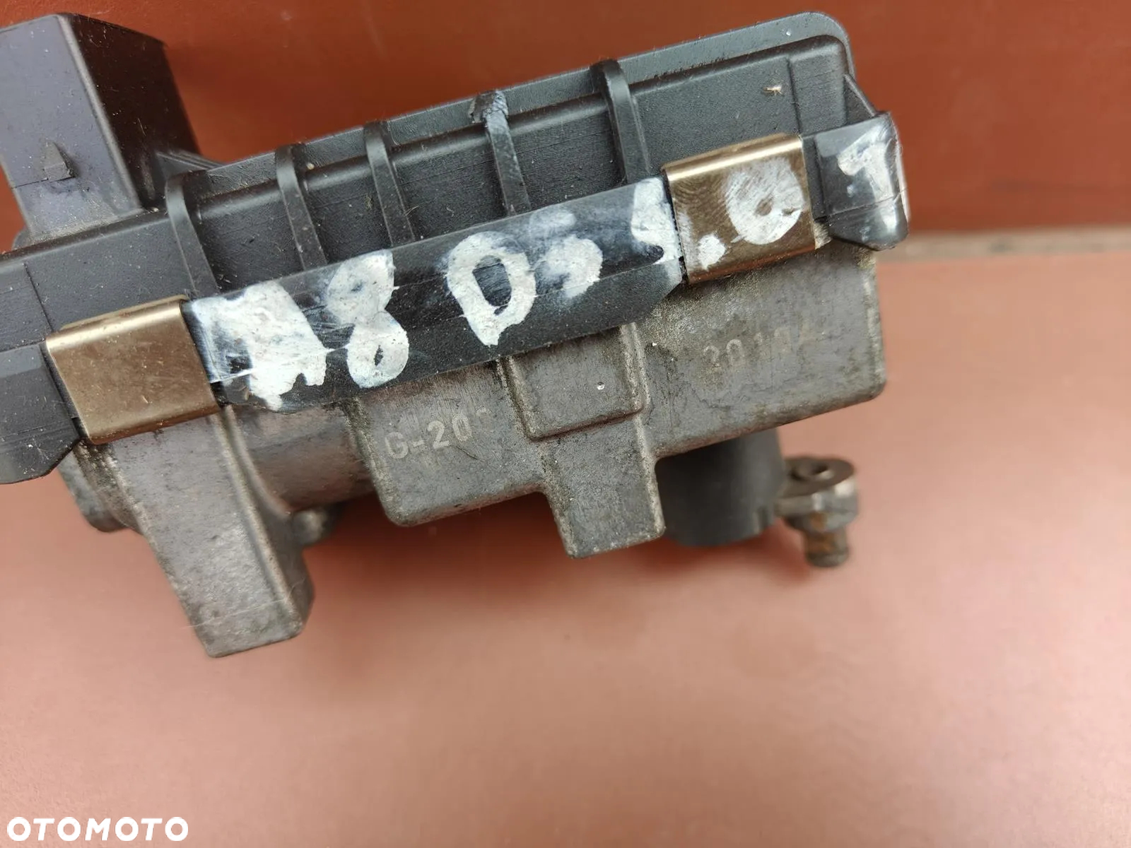 Audi A8 d3 4.0 tdi ASE Nastawnik Sterownik turbosprężarki turbo Lewy G-203 - 2