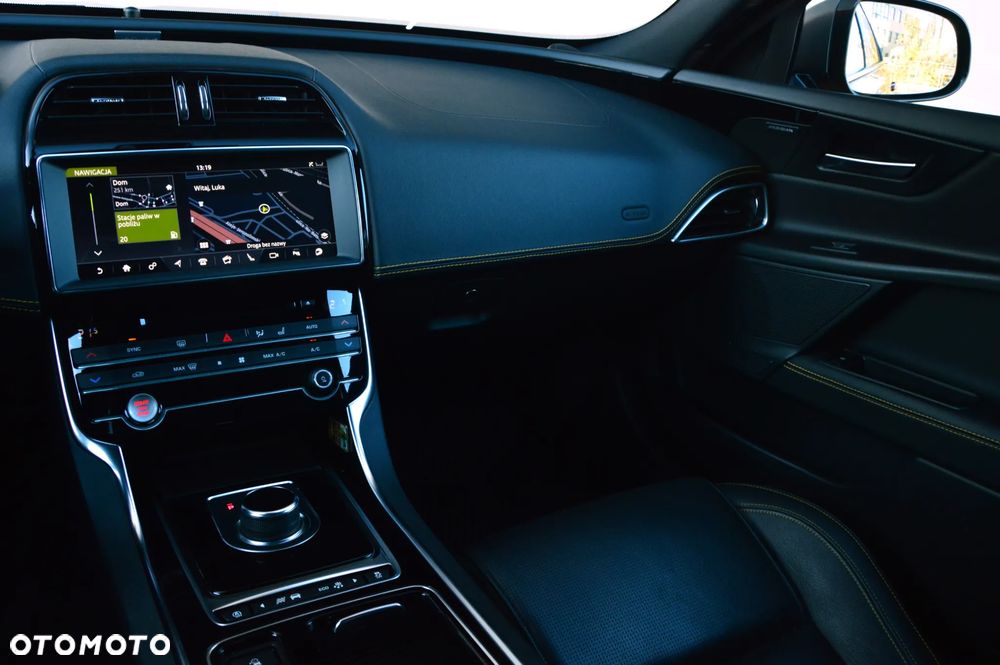 Jaguar XE 2.0 T AWD 300 Sport - 21