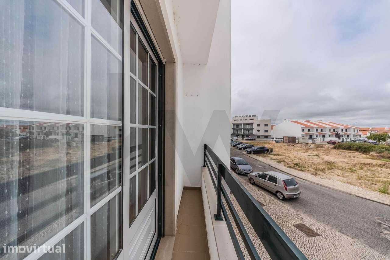 Apartamento Duplex T3 localizado na Rua Alfredo António Azedo, em Bena - Grande imagem: 4/29