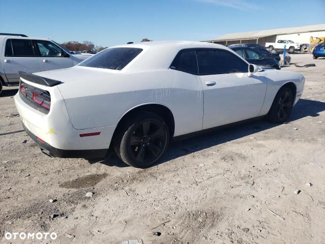 Dodge Challenger - 12