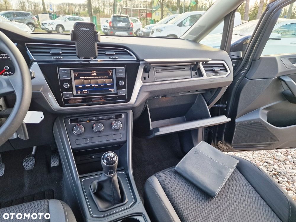 Volkswagen Touran - 14
