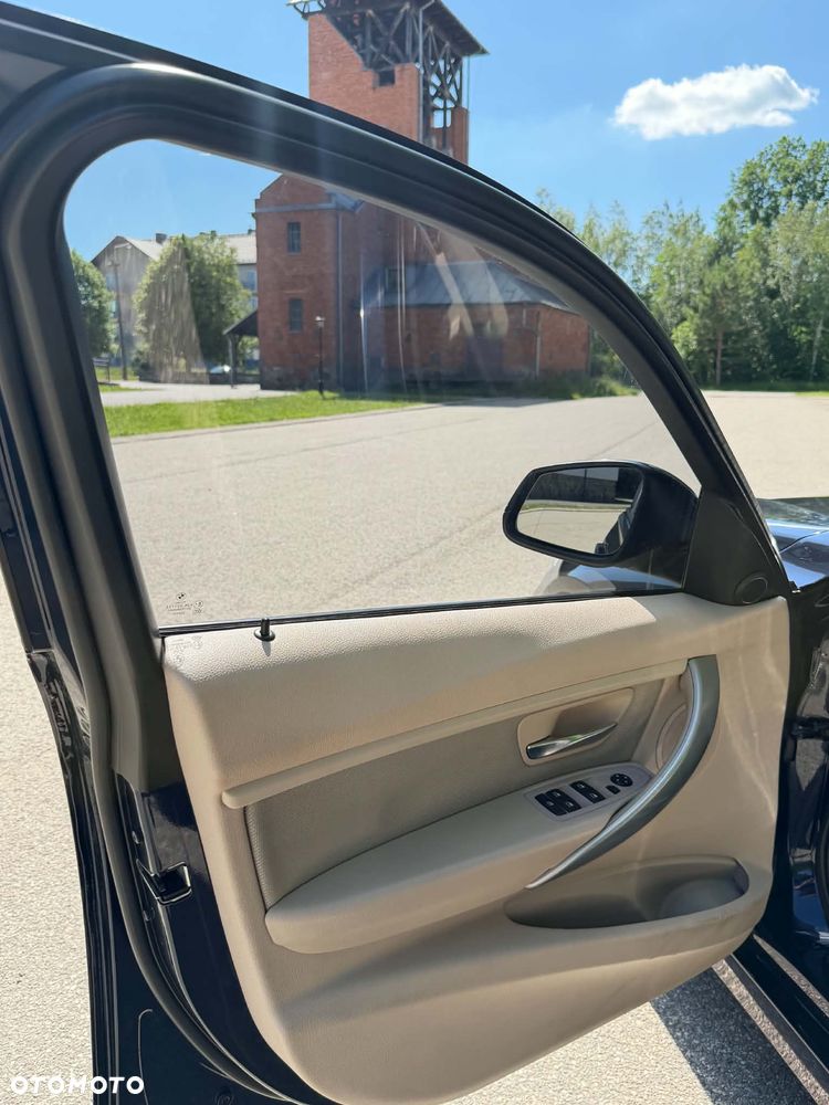 BMW Seria 3 320d Efficient Dynamics - 17
