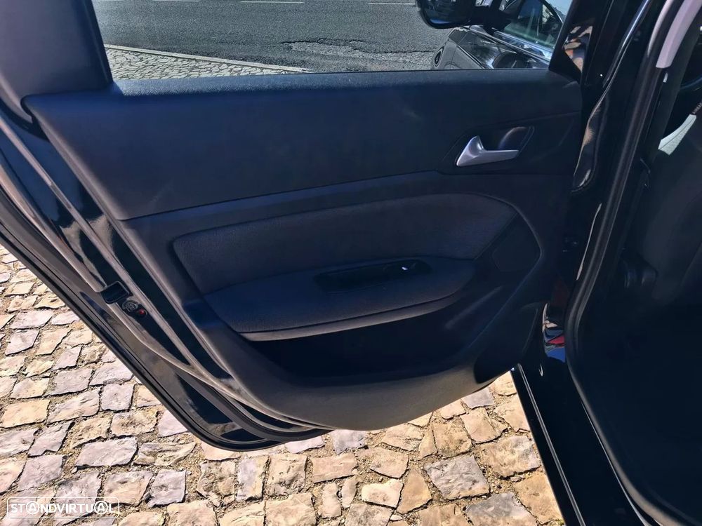 Peugeot 308 SW 1.2 PureTech Allure Pack - 18