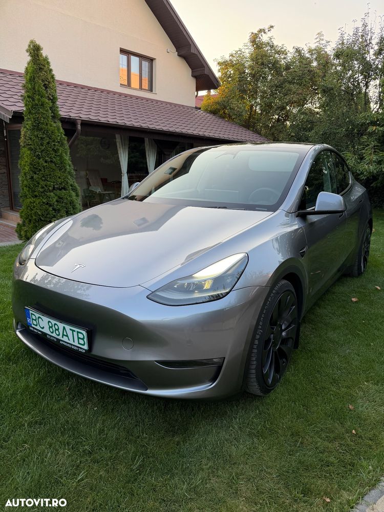 Tesla Model Y Performance Dual Motor AWD - 3