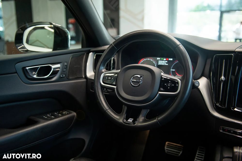 Volvo XC 60 Recharge T8 Twin Engine eAWD R-Design - 28