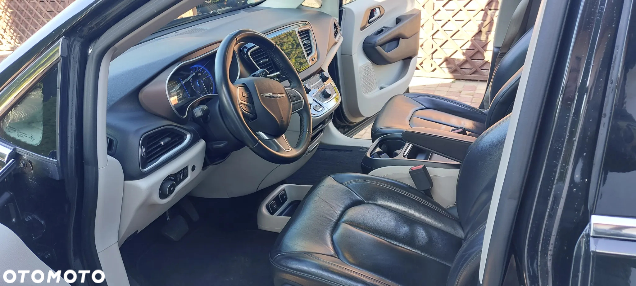 Chrysler Pacifica - 8