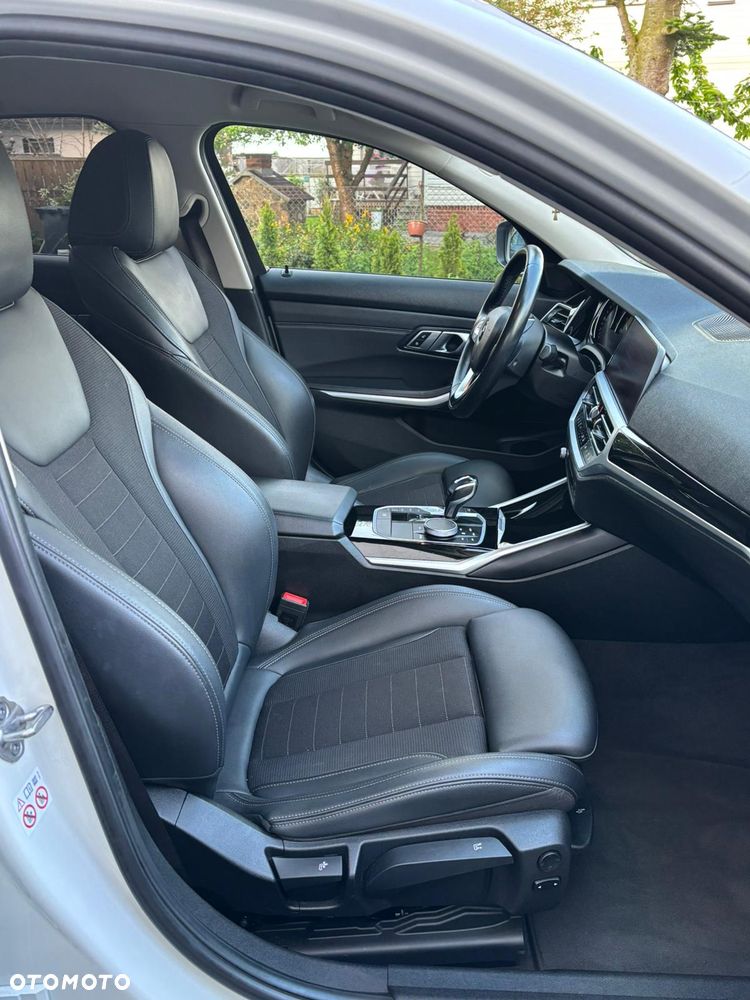 BMW Seria 3 318i - 33