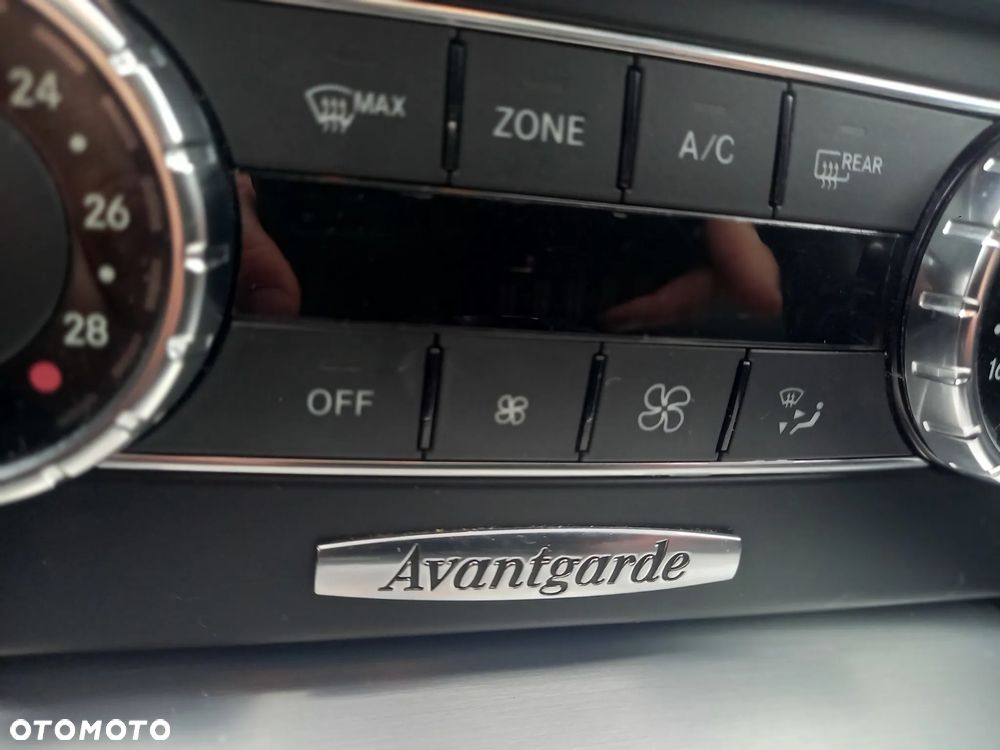 Mercedes-Benz Klasa C 180 CGI BlueEFFICIENCY Avantgarde - 18