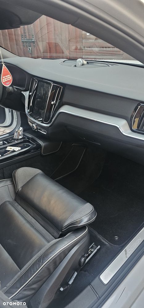 Volvo S60 T8 Twin Engine AWD Geartronic RDesign - 25