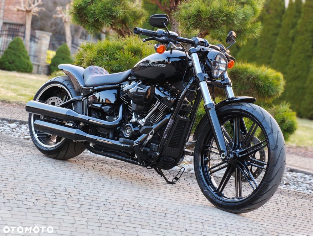 Harley-Davidson Softail Breakout - 1