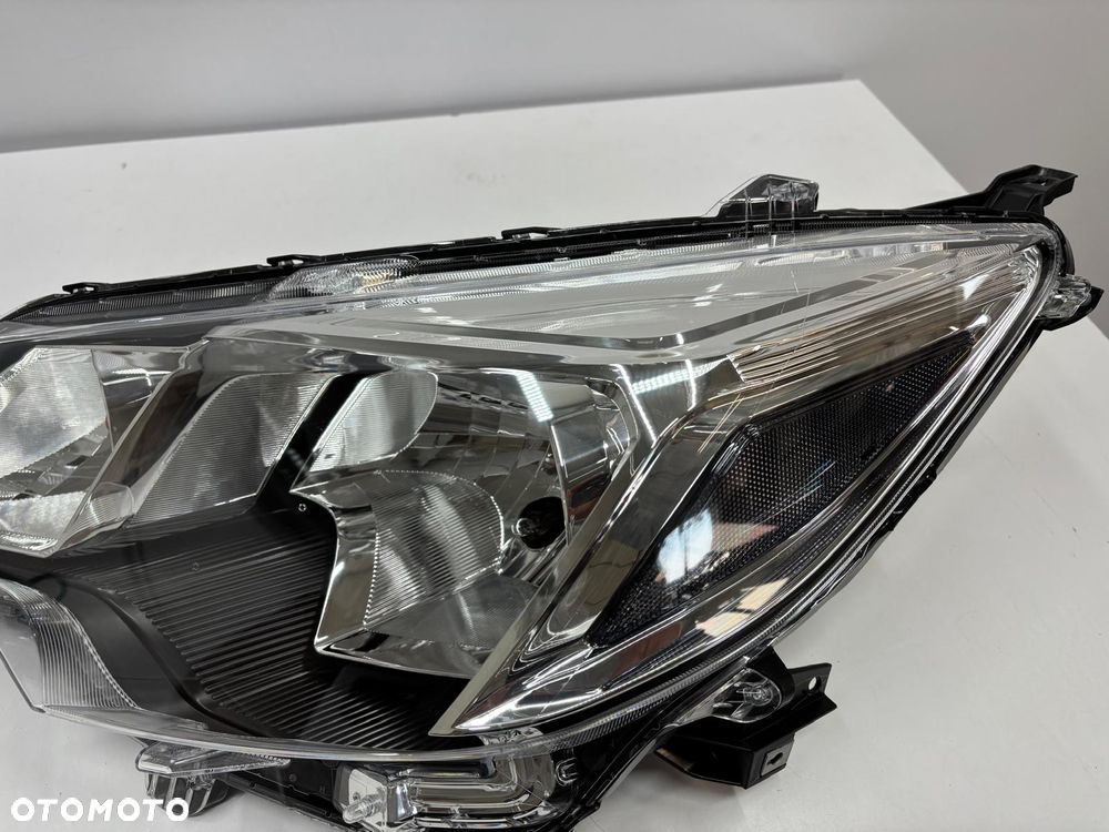Mitsubishi Space Star III Lampa Lewa Przód Przednia W5335 - 3
