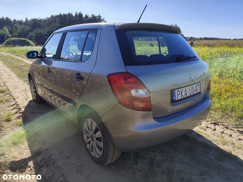Skoda Fabia 2011 photo 4
