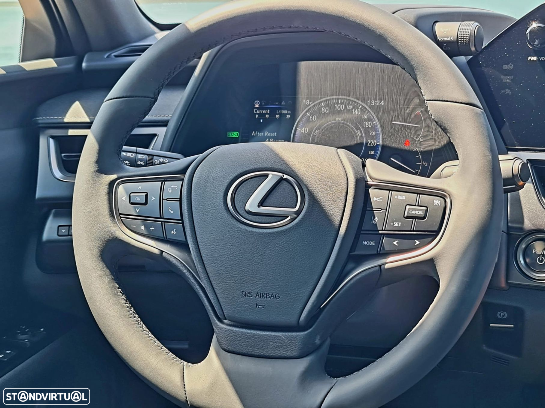 Lexus ux-250h Sport - 12