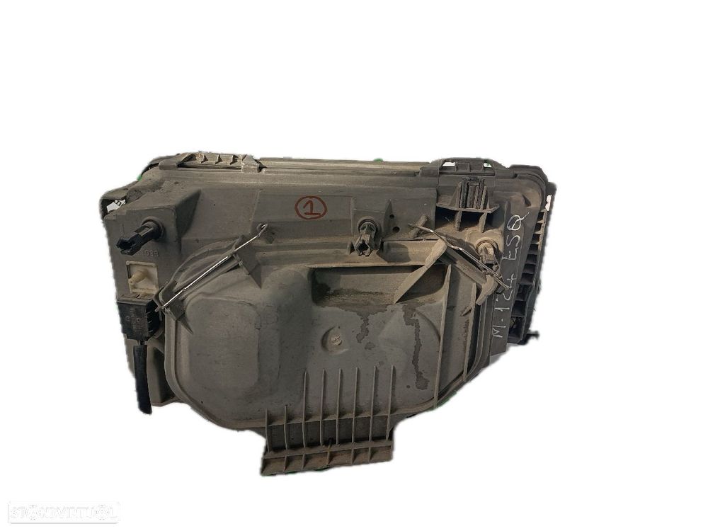 Farol Esq Mercedes-Benz Três Volumes (W124) - 2
