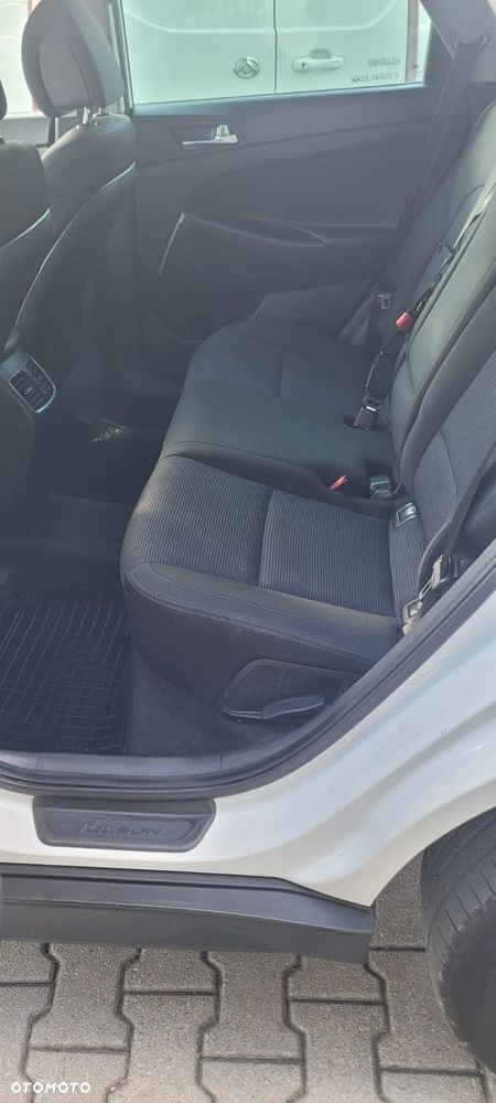 Hyundai Tucson 1.6 GDI BlueDrive Comfort 2WD - 16