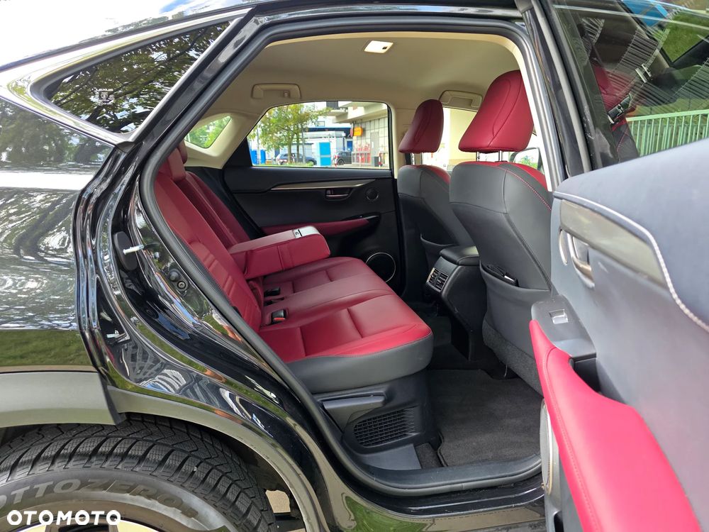 Lexus NX 300h Prestige AWD - 32