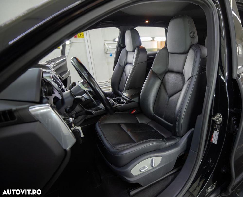 Porsche Cayenne - 12