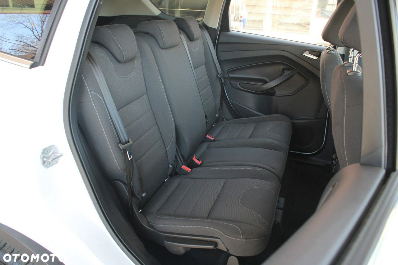 Ford Kuga 1.5 EcoBoost 2x4 Titanium - 12